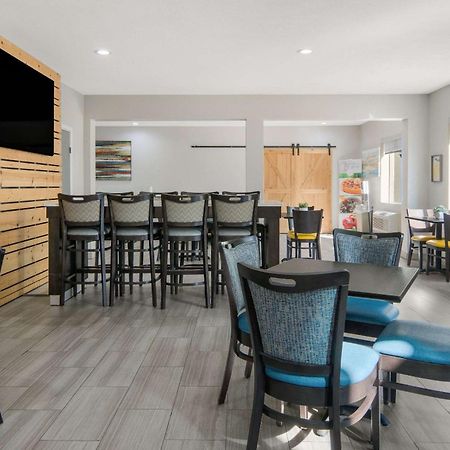 Quality Inn & Suites Roanoke - Fort Worth North Extérieur photo