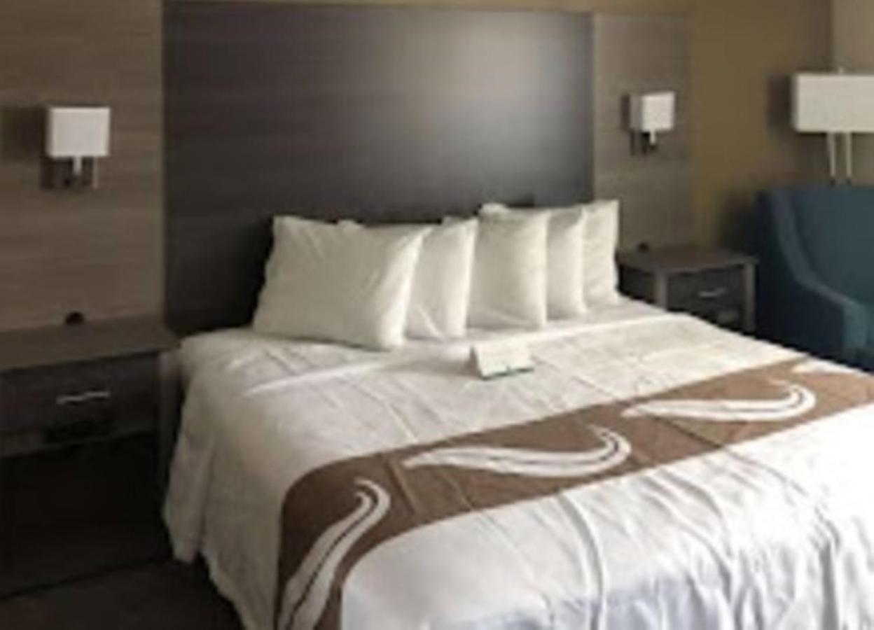 Quality Inn & Suites Roanoke - Fort Worth North Extérieur photo
