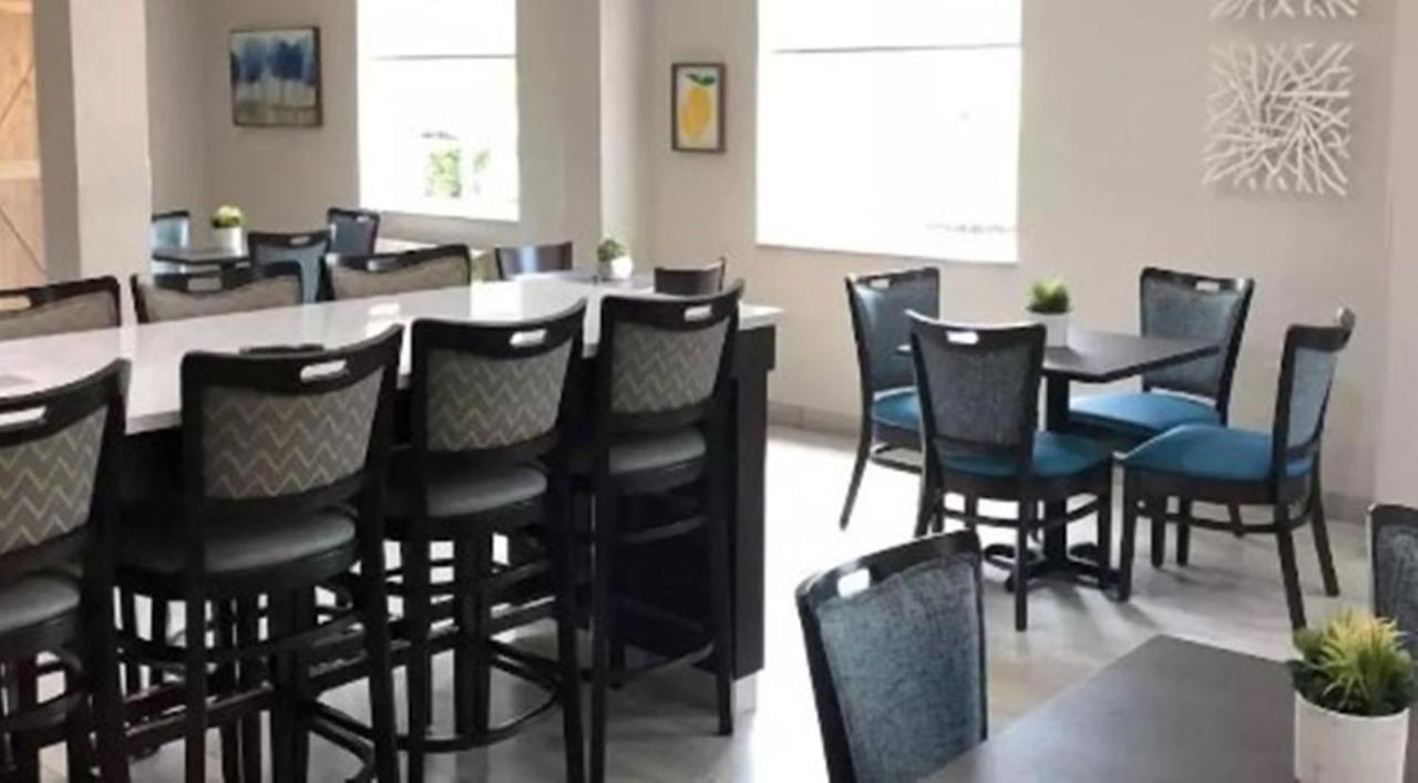 Quality Inn & Suites Roanoke - Fort Worth North Extérieur photo