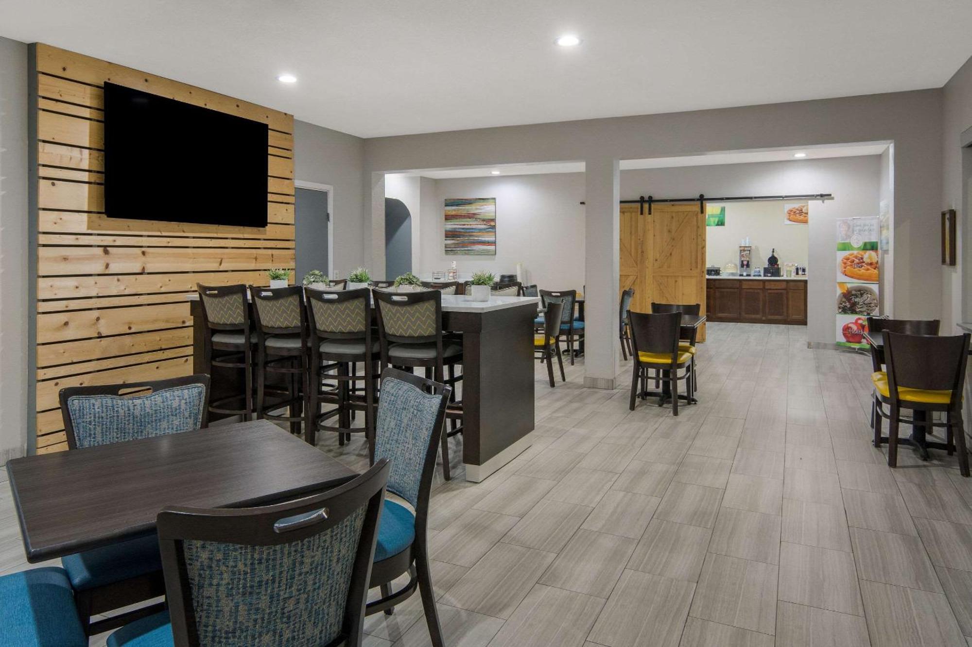 Quality Inn & Suites Roanoke - Fort Worth North Extérieur photo