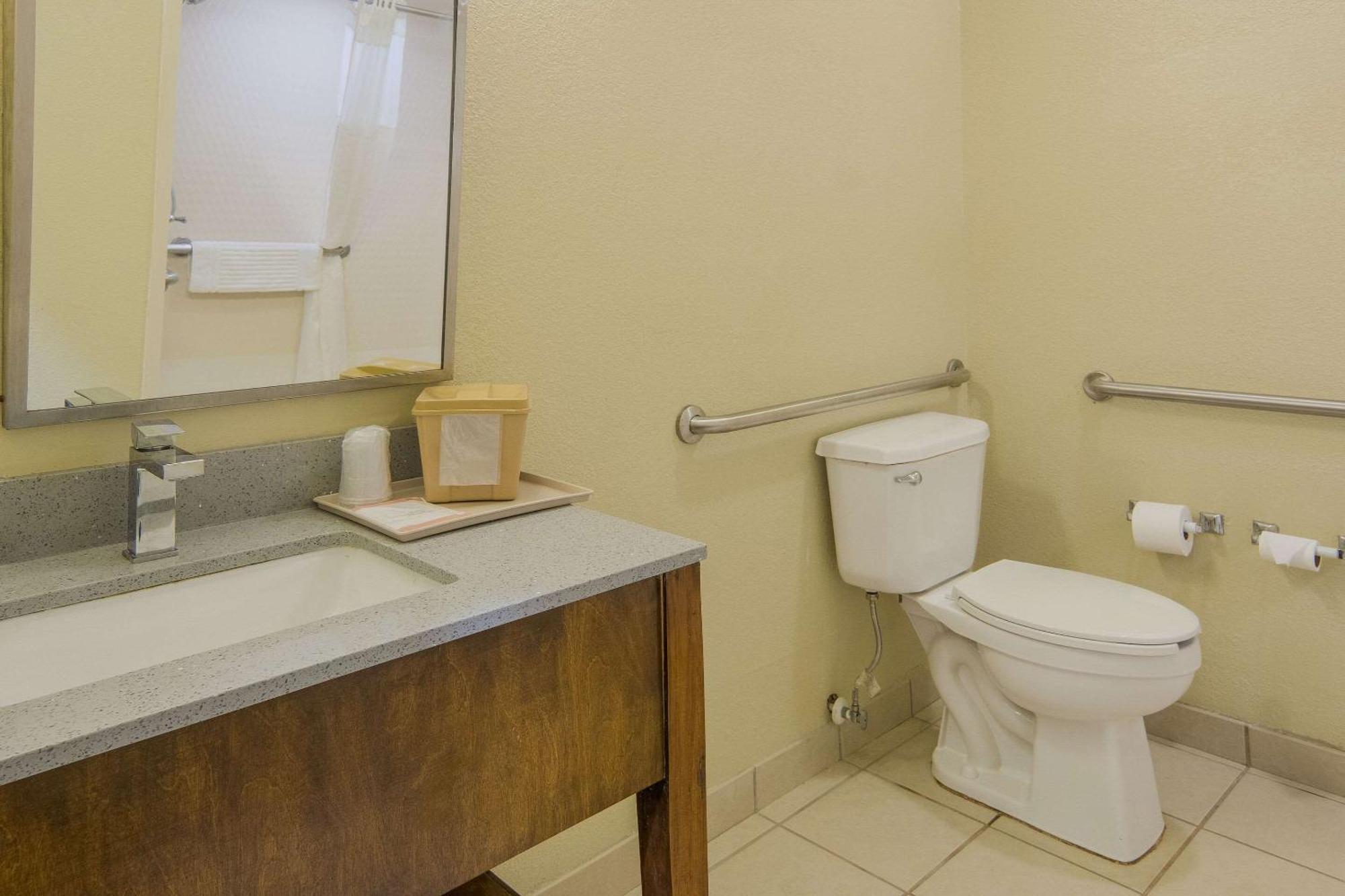 Quality Inn & Suites Roanoke - Fort Worth North Extérieur photo