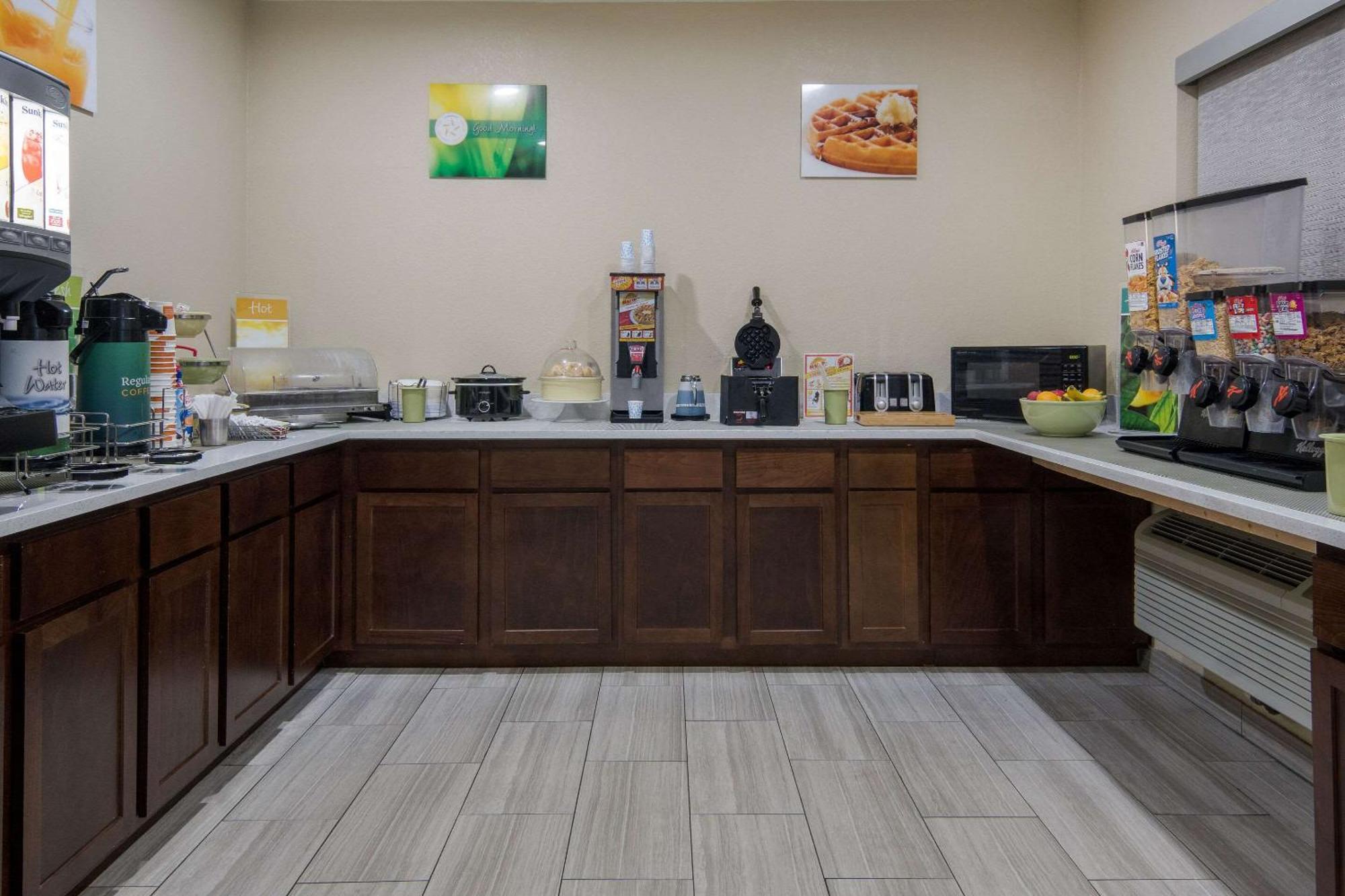 Quality Inn & Suites Roanoke - Fort Worth North Extérieur photo