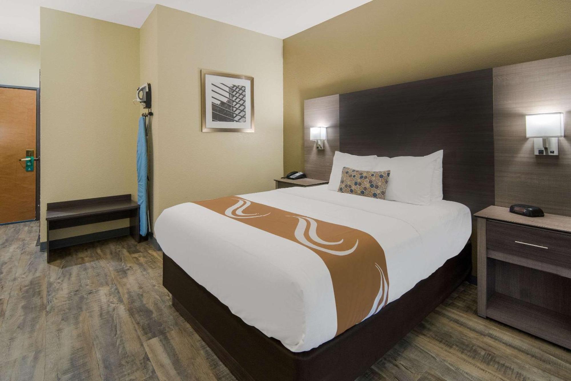 Quality Inn & Suites Roanoke - Fort Worth North Extérieur photo