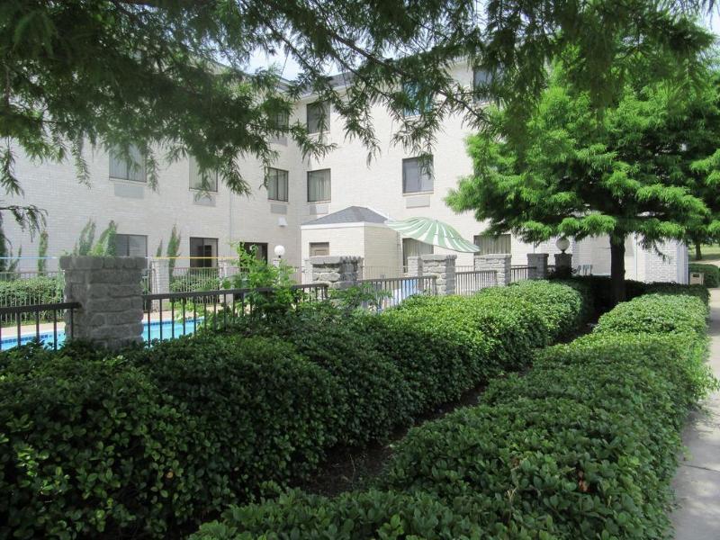 Quality Inn & Suites Roanoke - Fort Worth North Extérieur photo